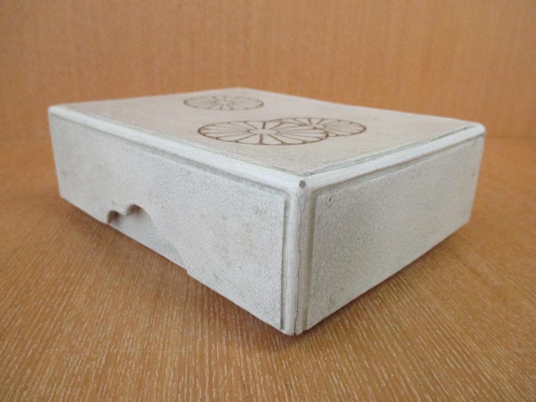 陶器製箱　菊の御紋　京焼　印銘あり　123