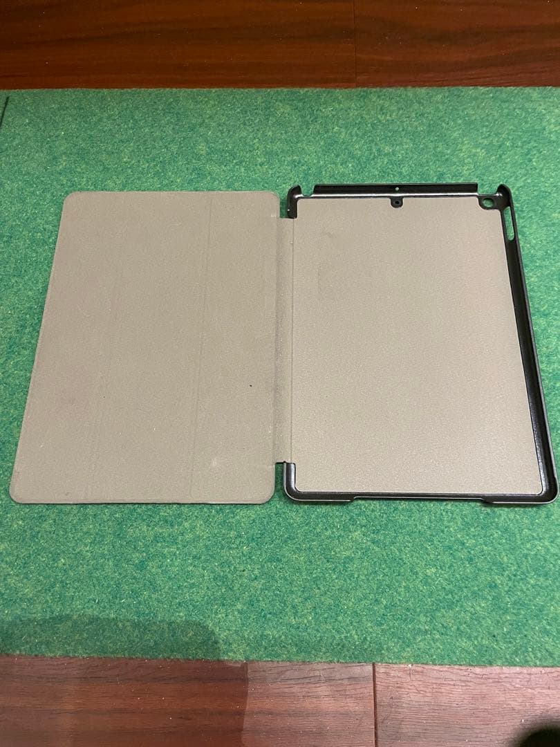 iPad (第7世代) シルバー 32GB WiFi ケース付き②