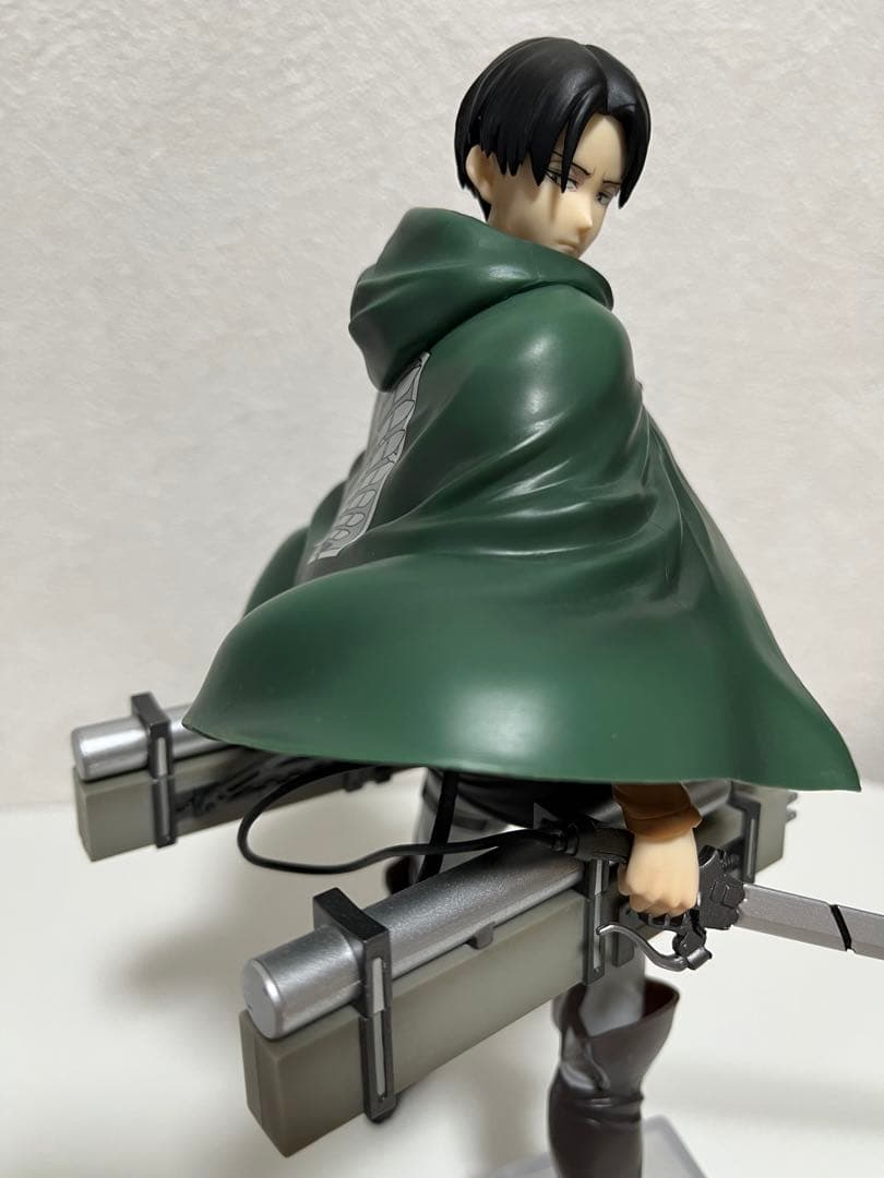 一番くじ 進撃の巨人　獣の巨人　リヴァイ　A賞　B賞　フィギュア