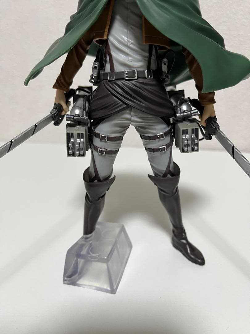 一番くじ 進撃の巨人　獣の巨人　リヴァイ　A賞　B賞　フィギュア