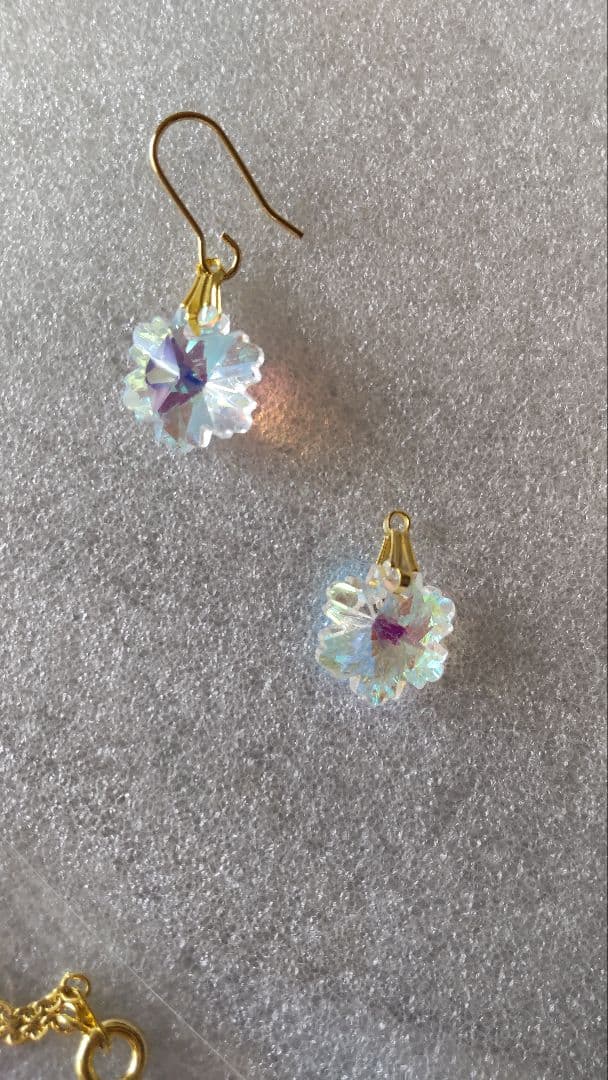 数限定　オーロラピアス　イヤリング可ネックレス可　雪結晶　桜スター星ハンドメイド