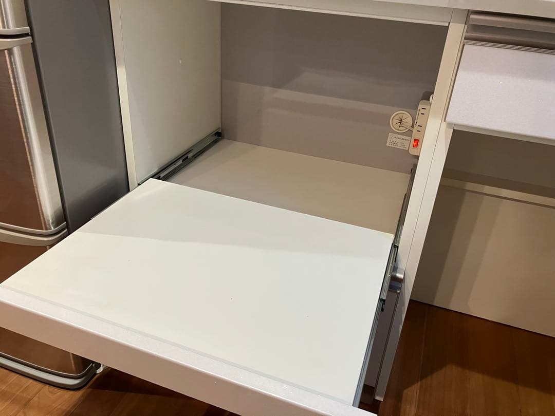 ホワイト食器棚 スライド扉付き