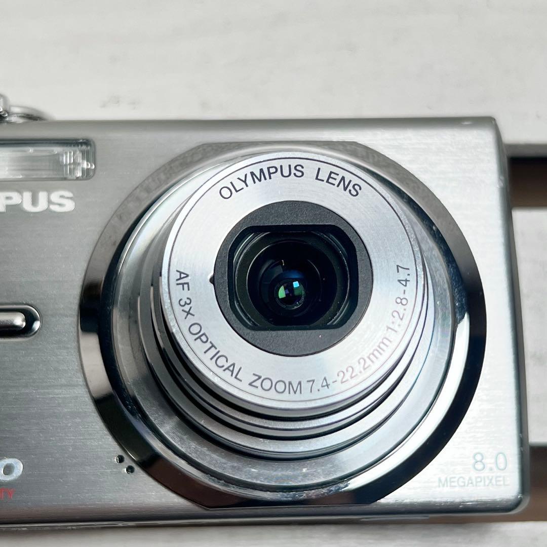 OLYMPUS FE-250 デジカメ　シルバー