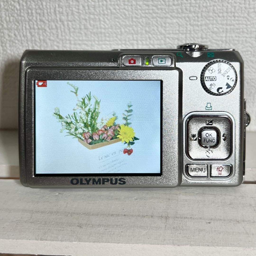 OLYMPUS FE-250 デジカメ　シルバー