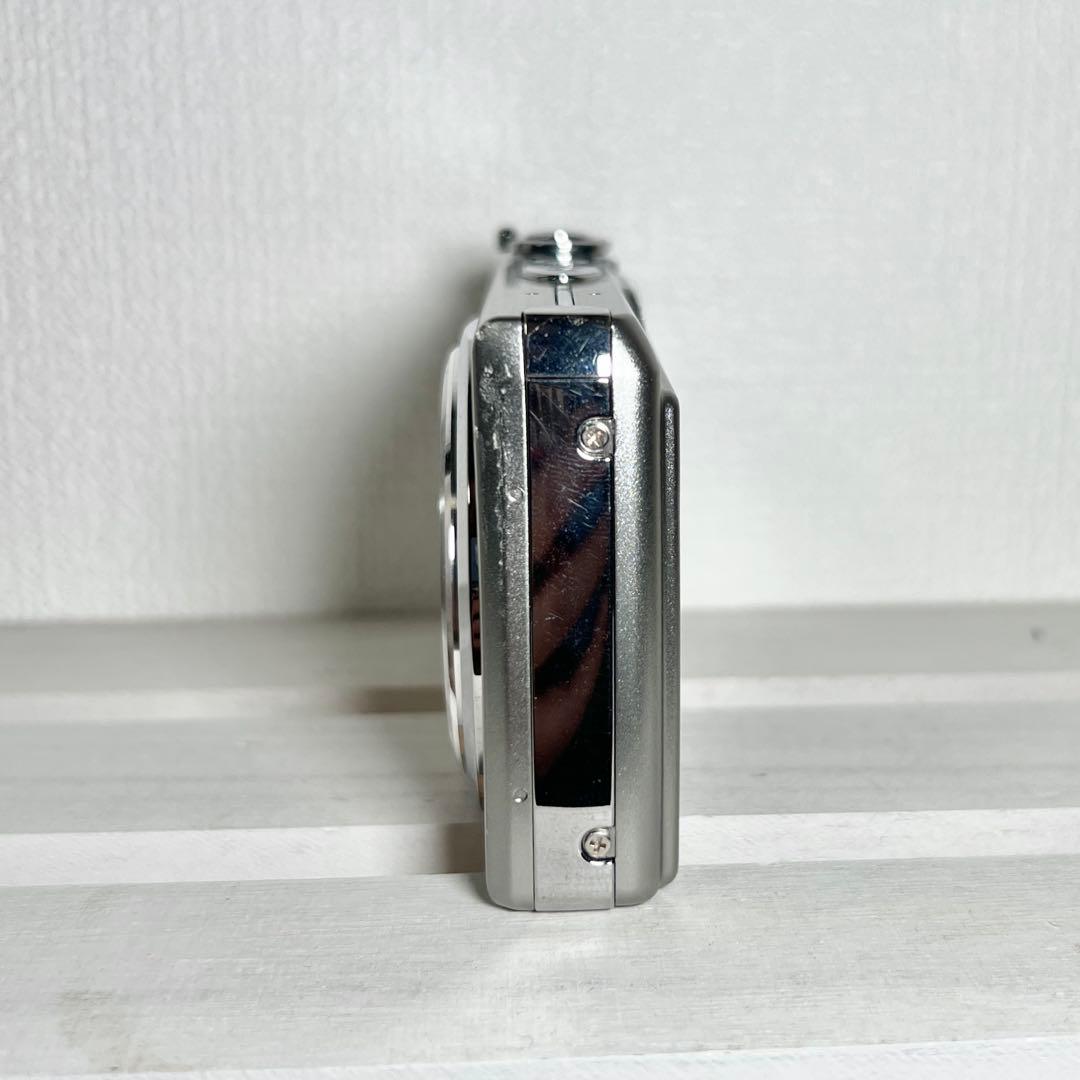 OLYMPUS FE-250 デジカメ　シルバー