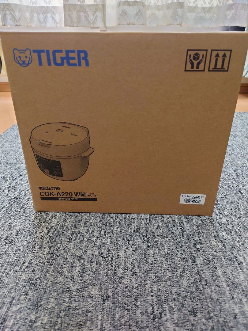 【新品・未開封】TIGER タイガー 電気圧力鍋 COK-A220 ホワイト