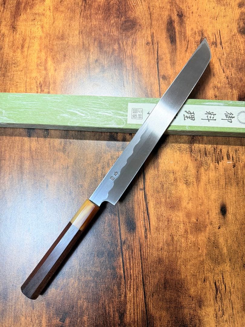 森本光一作　左用　蛸引 先丸　青鋼 紋鍛錬 9寸　紫檀白水牛八角柄