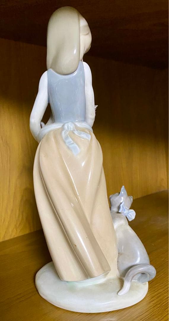 リヤドロ　アンティーク　美品　少女と猫の陶器製置物