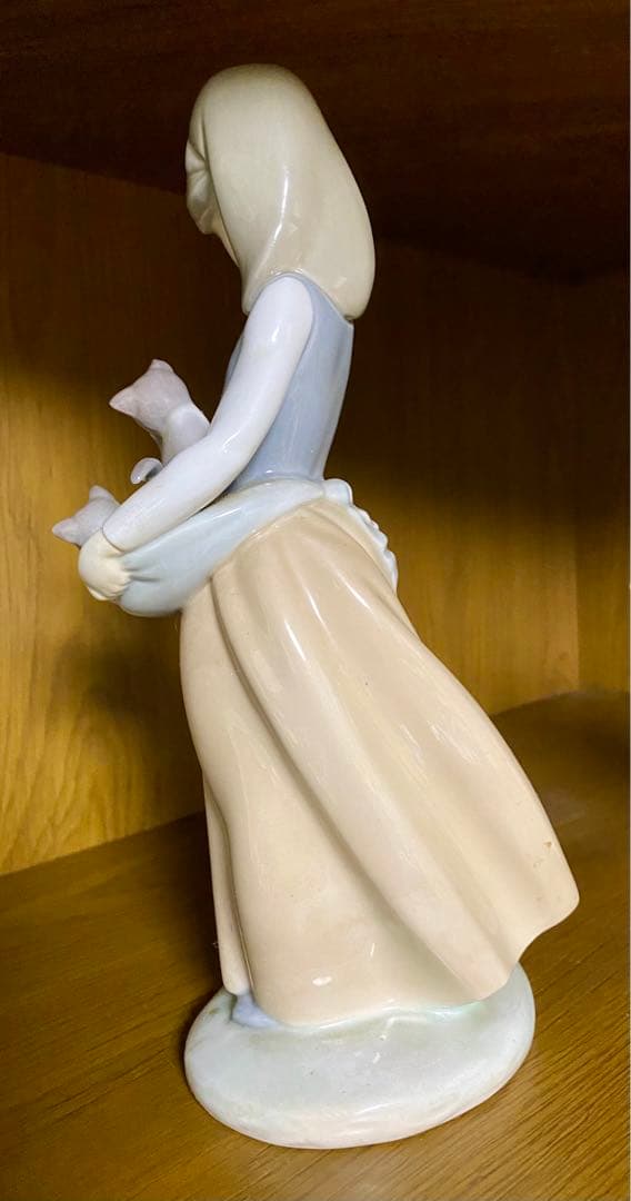 リヤドロ　アンティーク　美品　少女と猫の陶器製置物