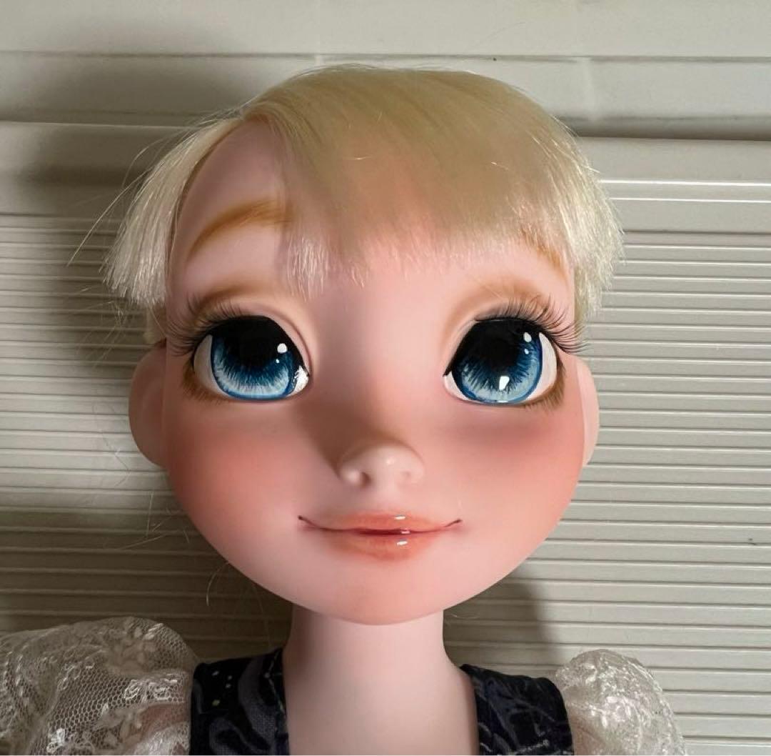 ディズニーアニメータードールの人形（アナ、エルサ）洋服セット