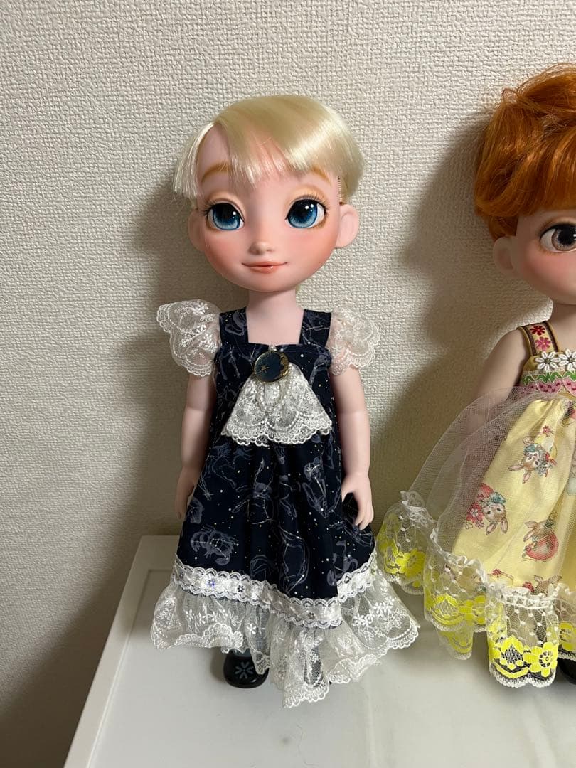 ディズニーアニメータードールの人形（アナ、エルサ）洋服セット
