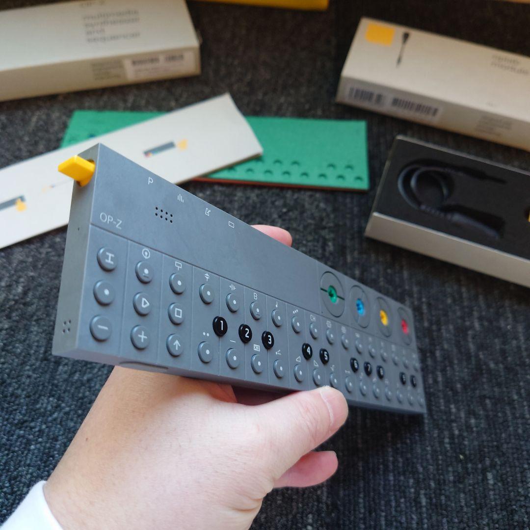 OP-Z teenage engineering ケースとoplab付き