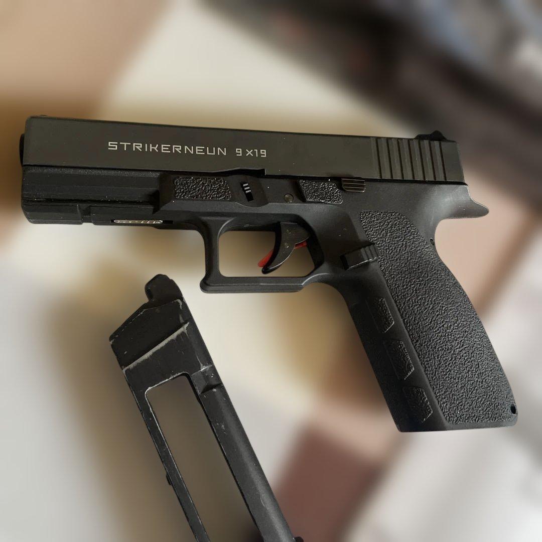 Carbon8 Striker9 Co2 プラスチック製