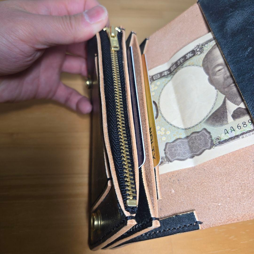 国産牛ヌメ革丘染め　【お札を折らずに収納】ミドルトラッカーウォレット