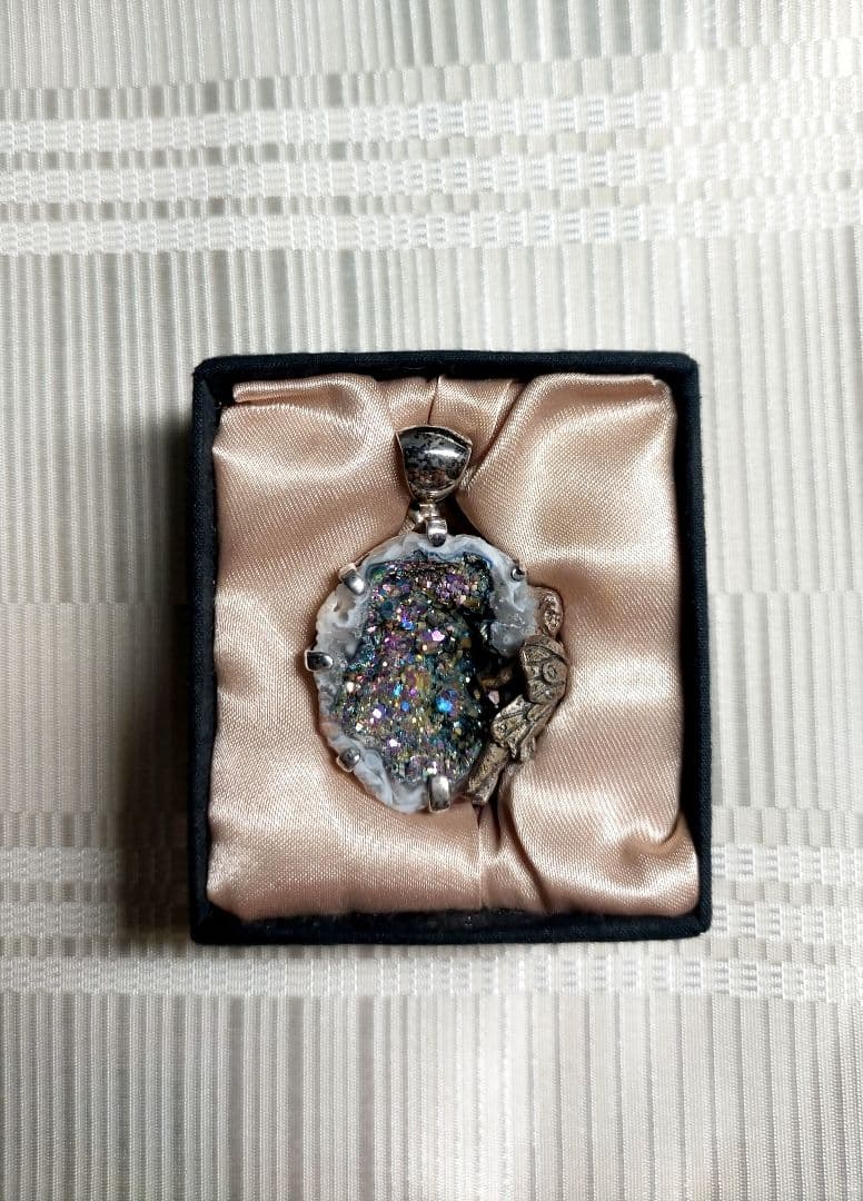 １点もの　AAAレインボーオーラ水晶クラスターペンダントトップ妖精ハンドクラフト