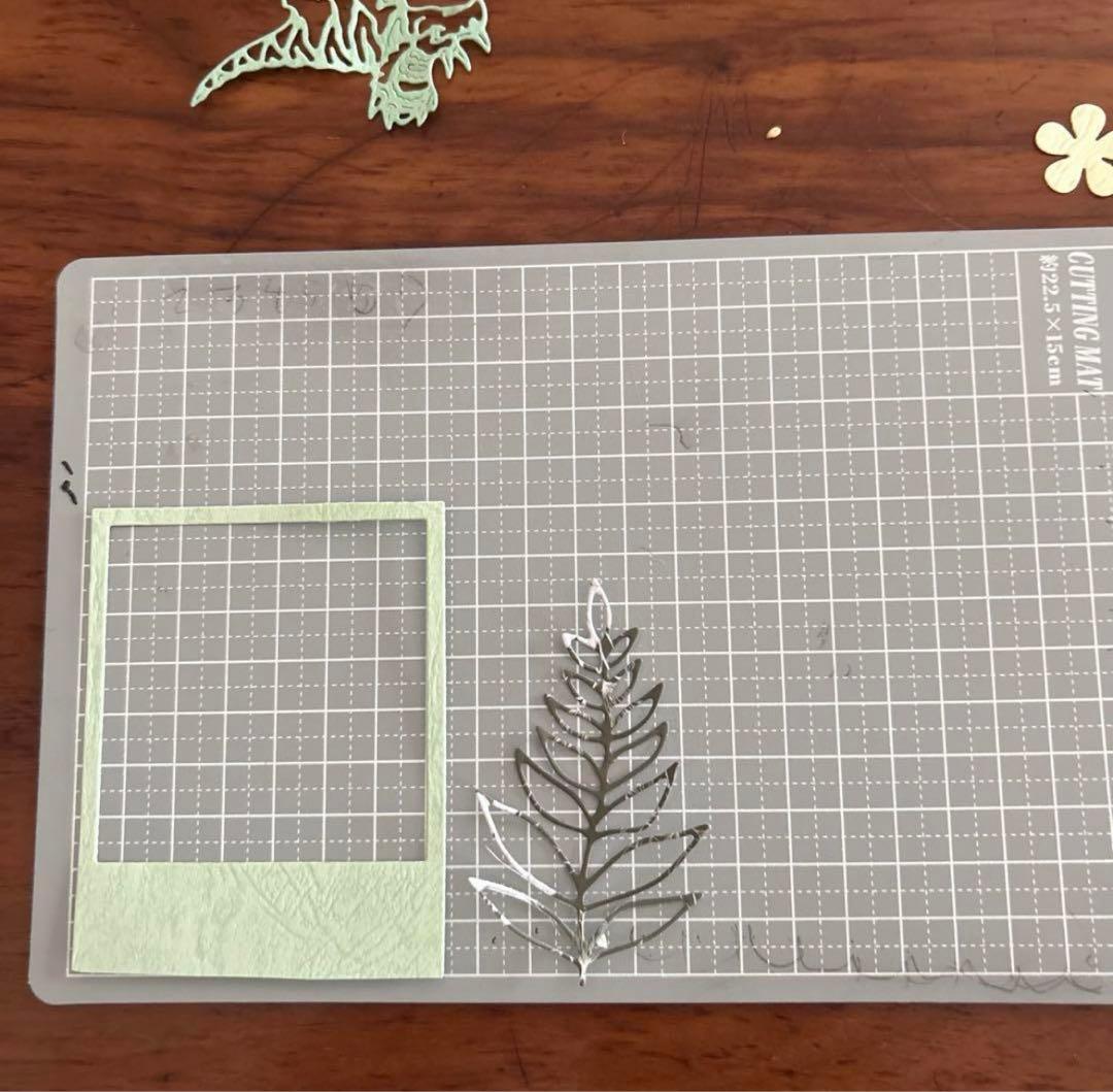 お得　恐竜　誕生日　ペーパークラフト　ダイカット アルバム素材　色紙素材