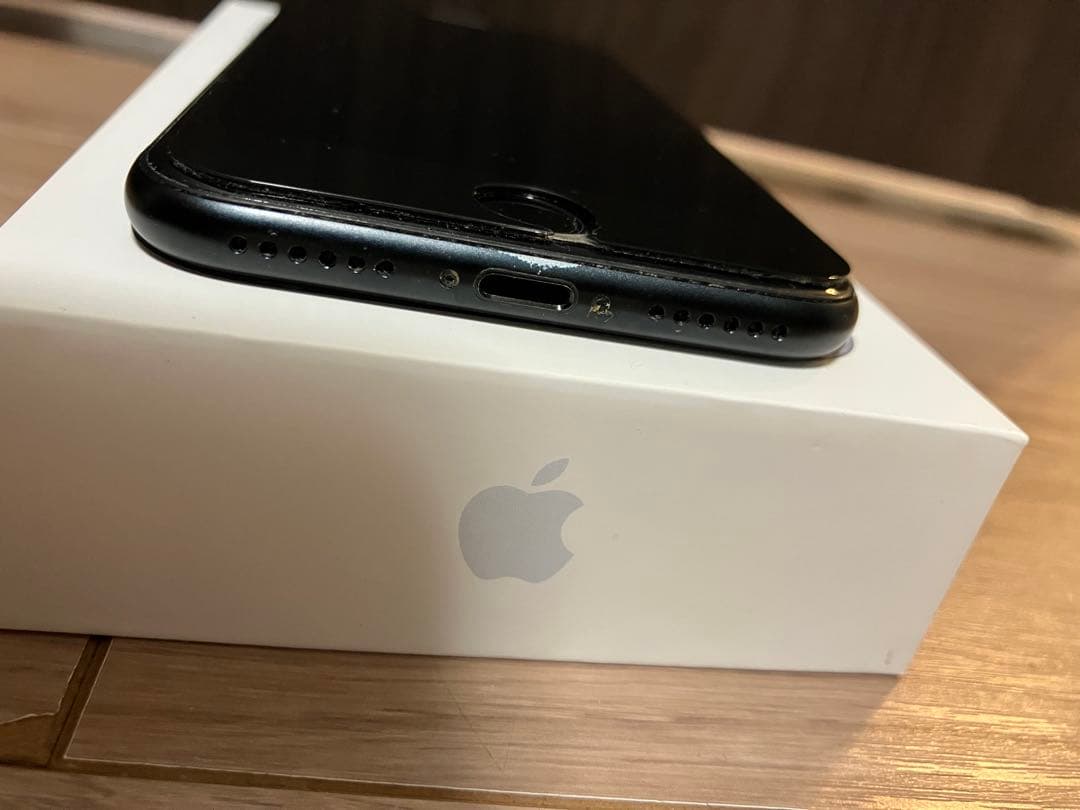 iPhone SE (第2世代) ブラック 本体　充電コード　箱付