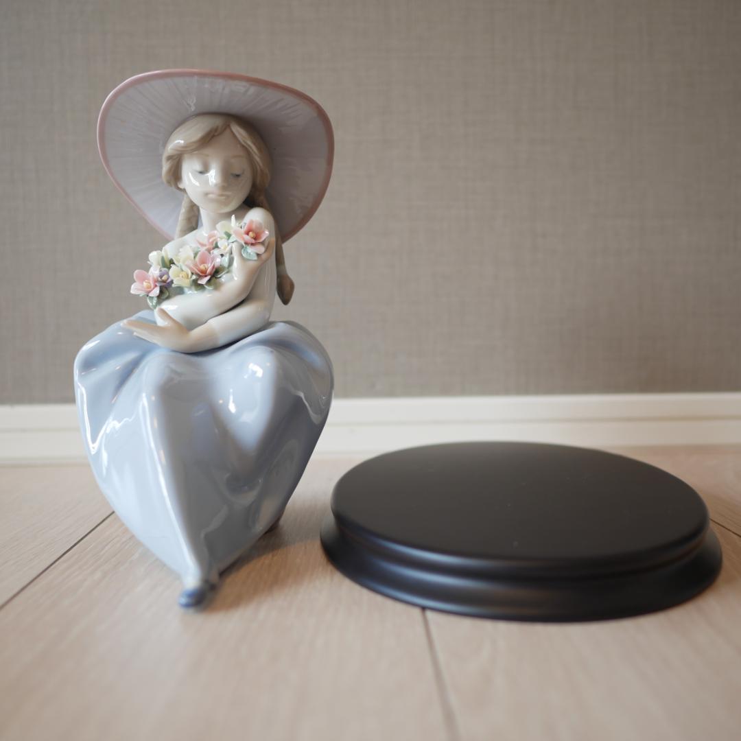 【リヤドロ・LLADRO】　花の香りにつつまれて　01005862