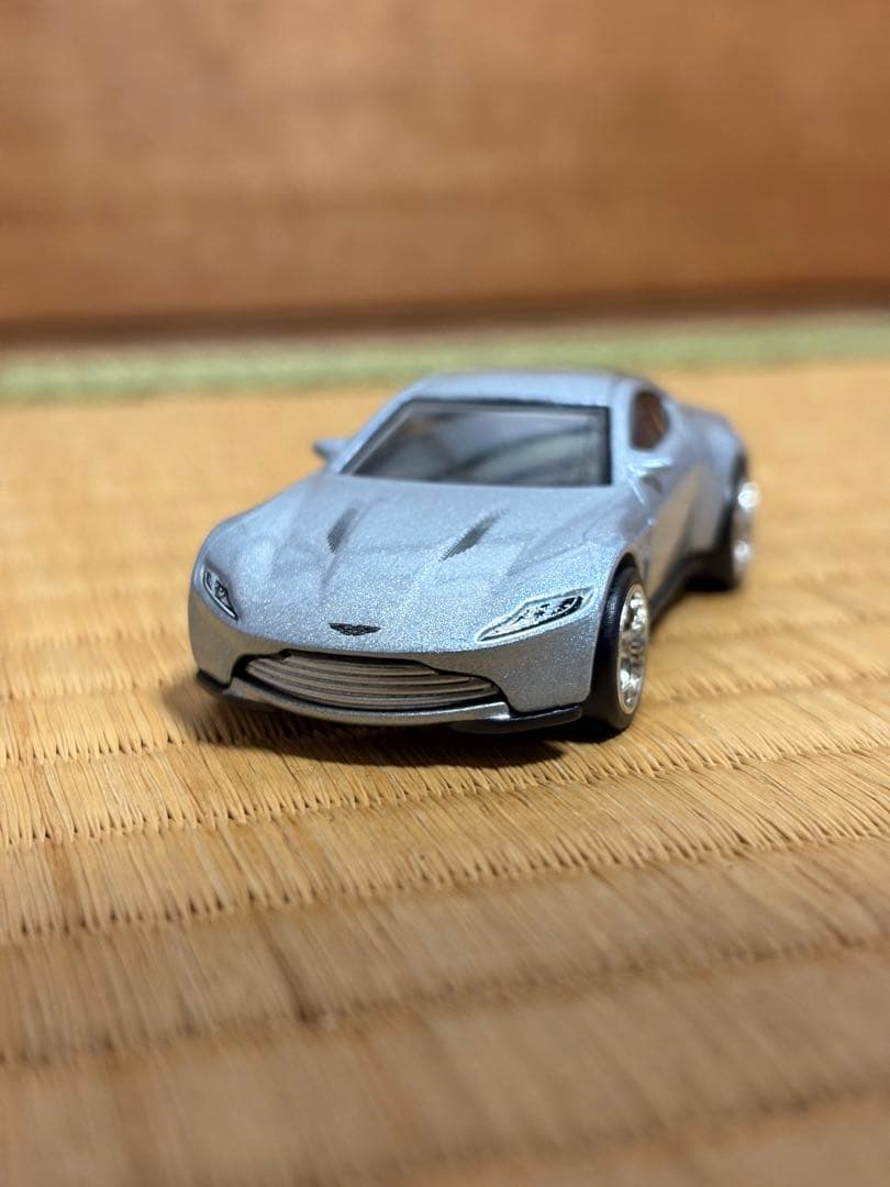 ホットウィール 007アストンマーチン　2台セット