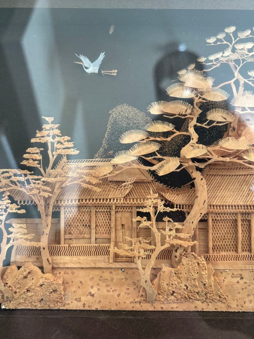 中国工芸品　コルク彫刻画　飾り物　縦幅約22cm 横幅約57cm