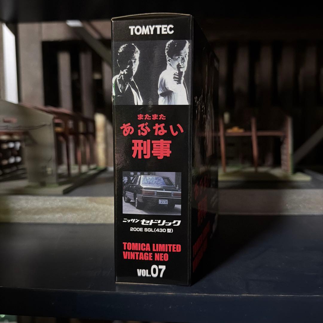トミカ リミテッド ヴィンテージ ネオ　あぶない刑事 07　ニッサン セドリック