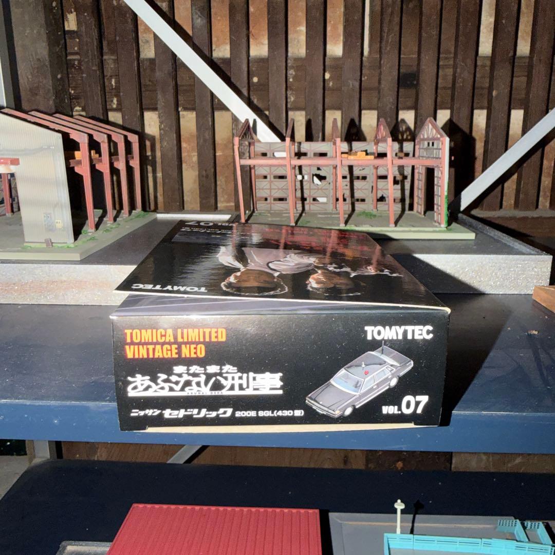 トミカ リミテッド ヴィンテージ ネオ　あぶない刑事 07　ニッサン セドリック