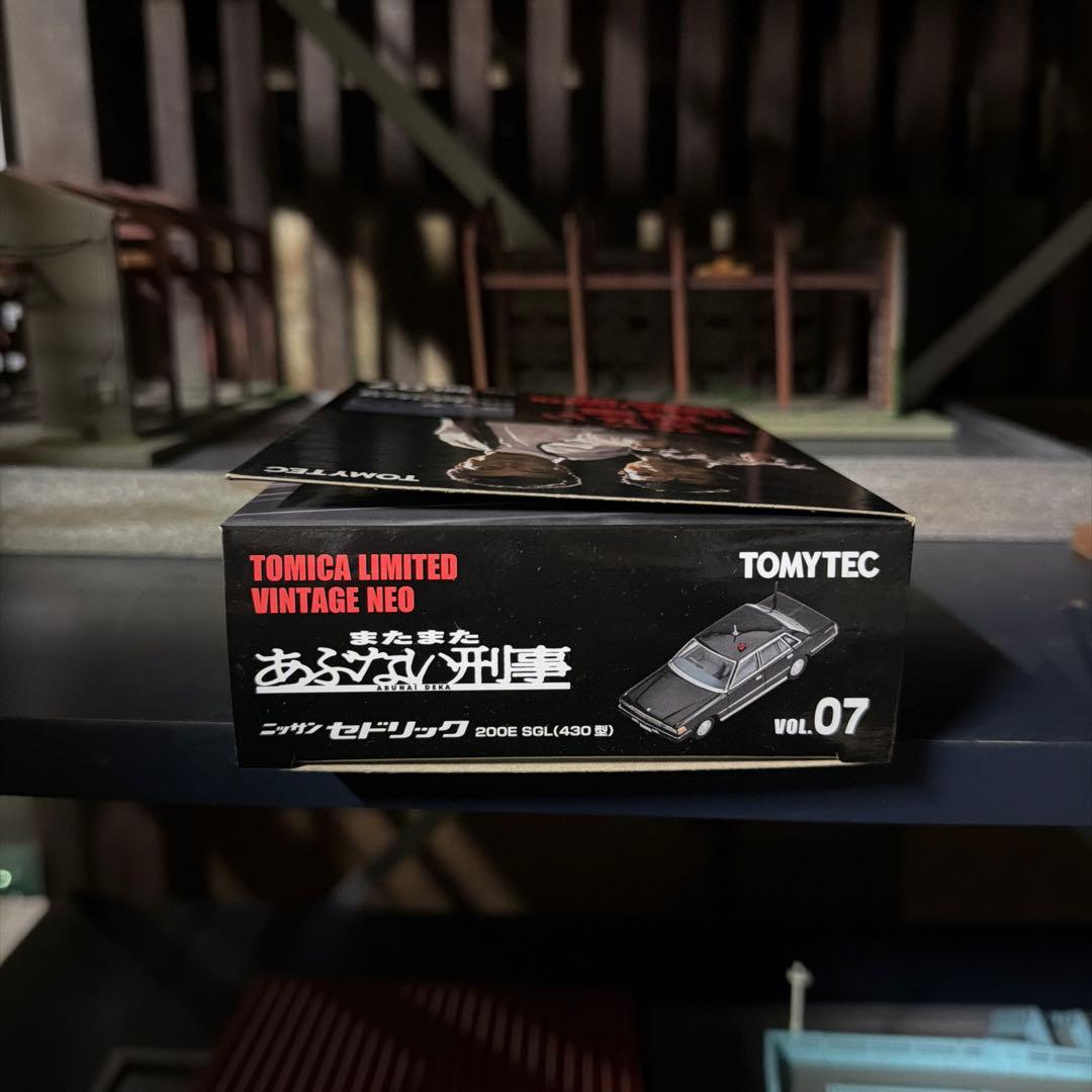 トミカ リミテッド ヴィンテージ ネオ　あぶない刑事 07　ニッサン セドリック