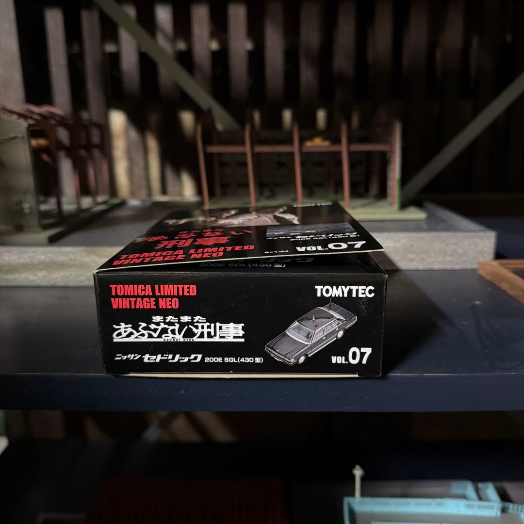 トミカ リミテッド ヴィンテージ ネオ　あぶない刑事 07　ニッサン セドリック
