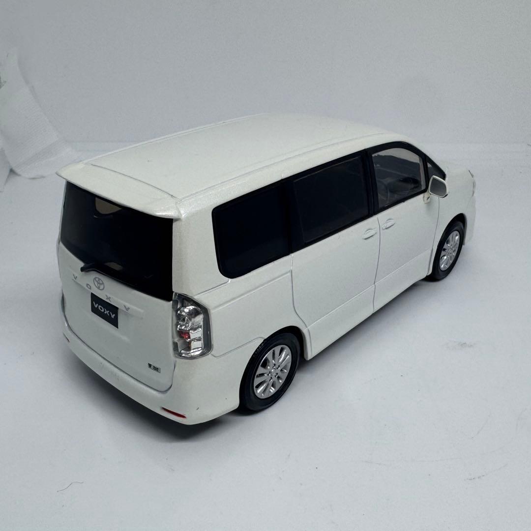 非売品 トヨタ 1/24 カラーサンプル ヴォクシー 70系 ホワイト