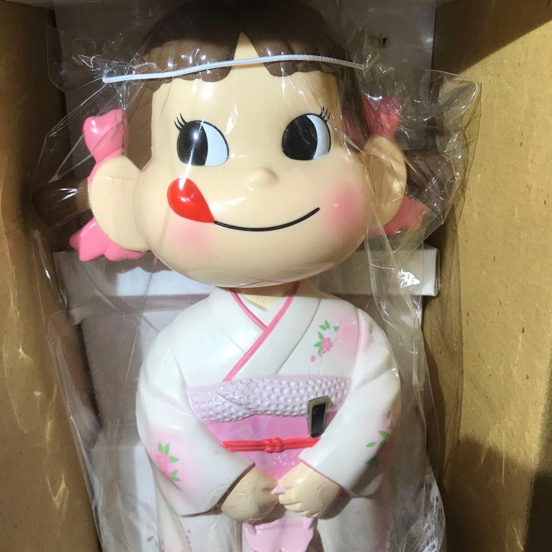 ペコちゃん　首ふり着物人形　白
