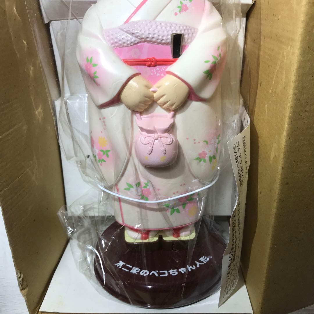 ペコちゃん　首ふり着物人形　白