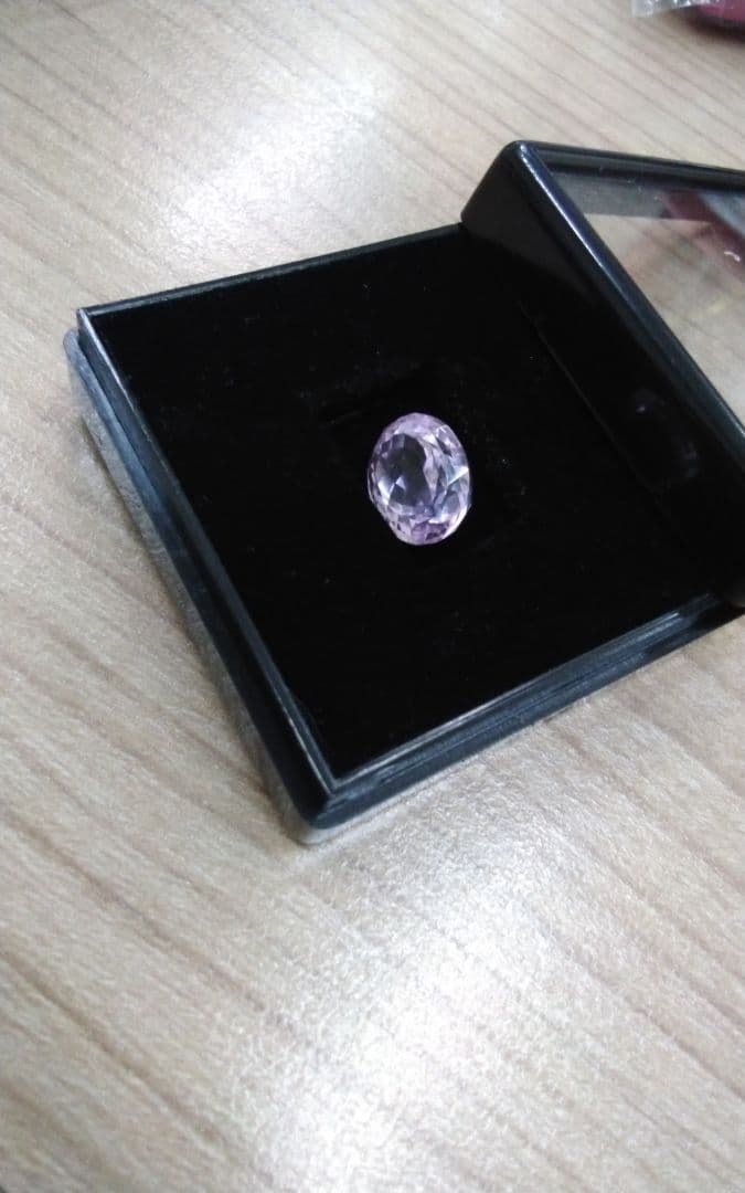 天然クンツァイト　6.72カラット