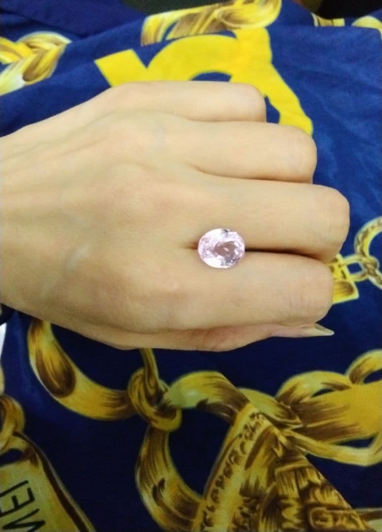 天然クンツァイト　6.72カラット