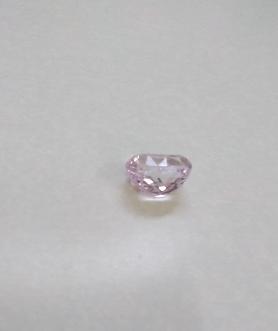 天然クンツァイト　6.72カラット