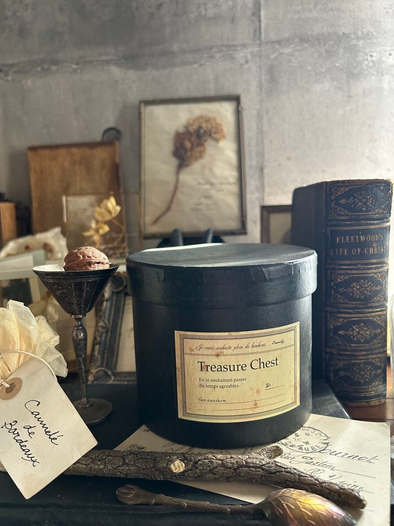 アンティーク風 ハットボックス フラワー アレンジメント