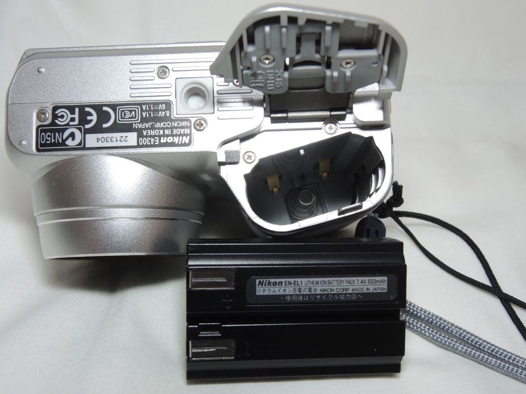 ニコンNikon COOLPIX 4300 専用ケース付き美品