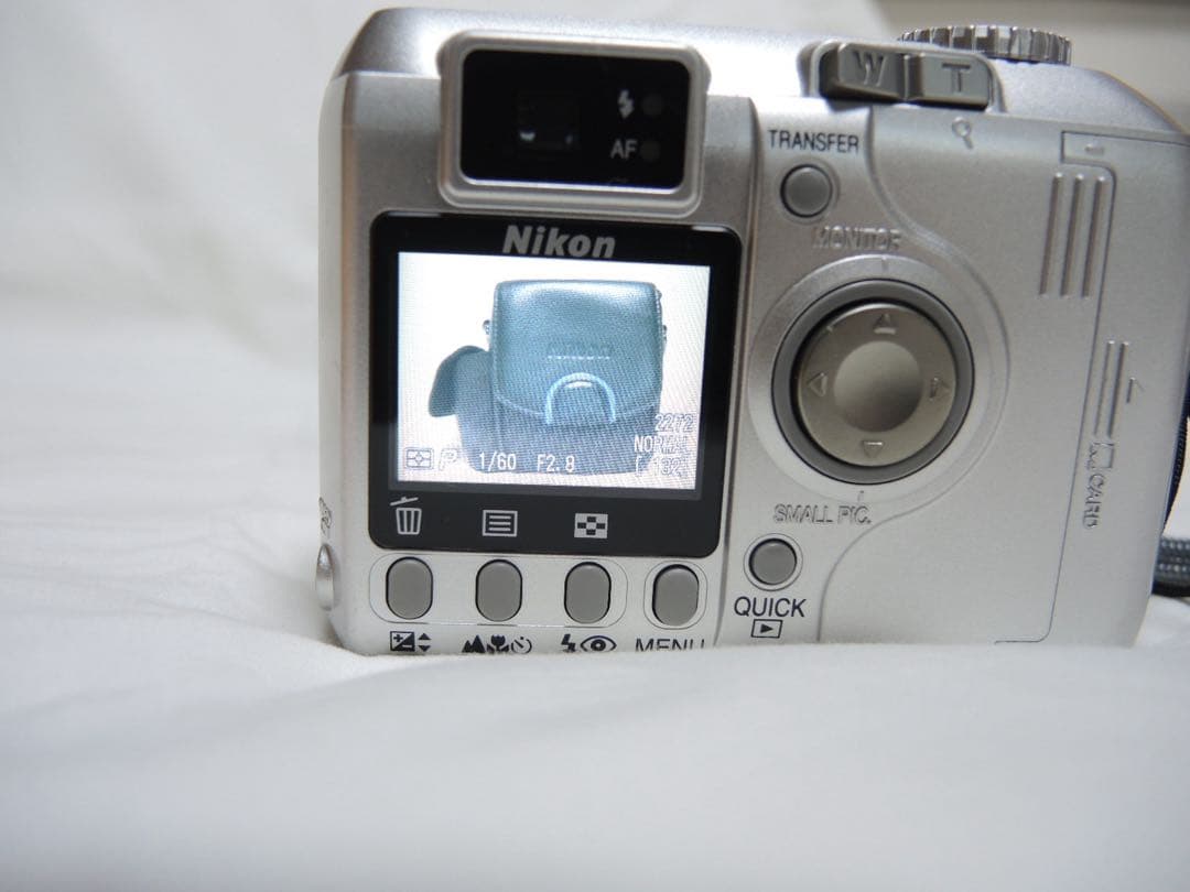 ニコンNikon COOLPIX 4300 専用ケース付き美品
