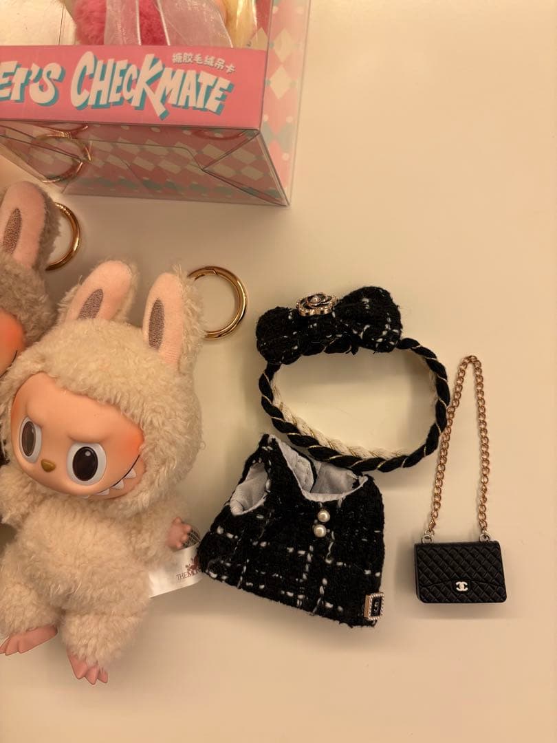 ポップマート　ラブブ　labubu 4点セット　洋服つき