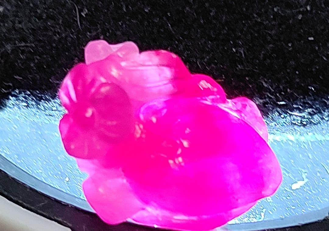 ミャンマー産ルビー お花と果実のカービング