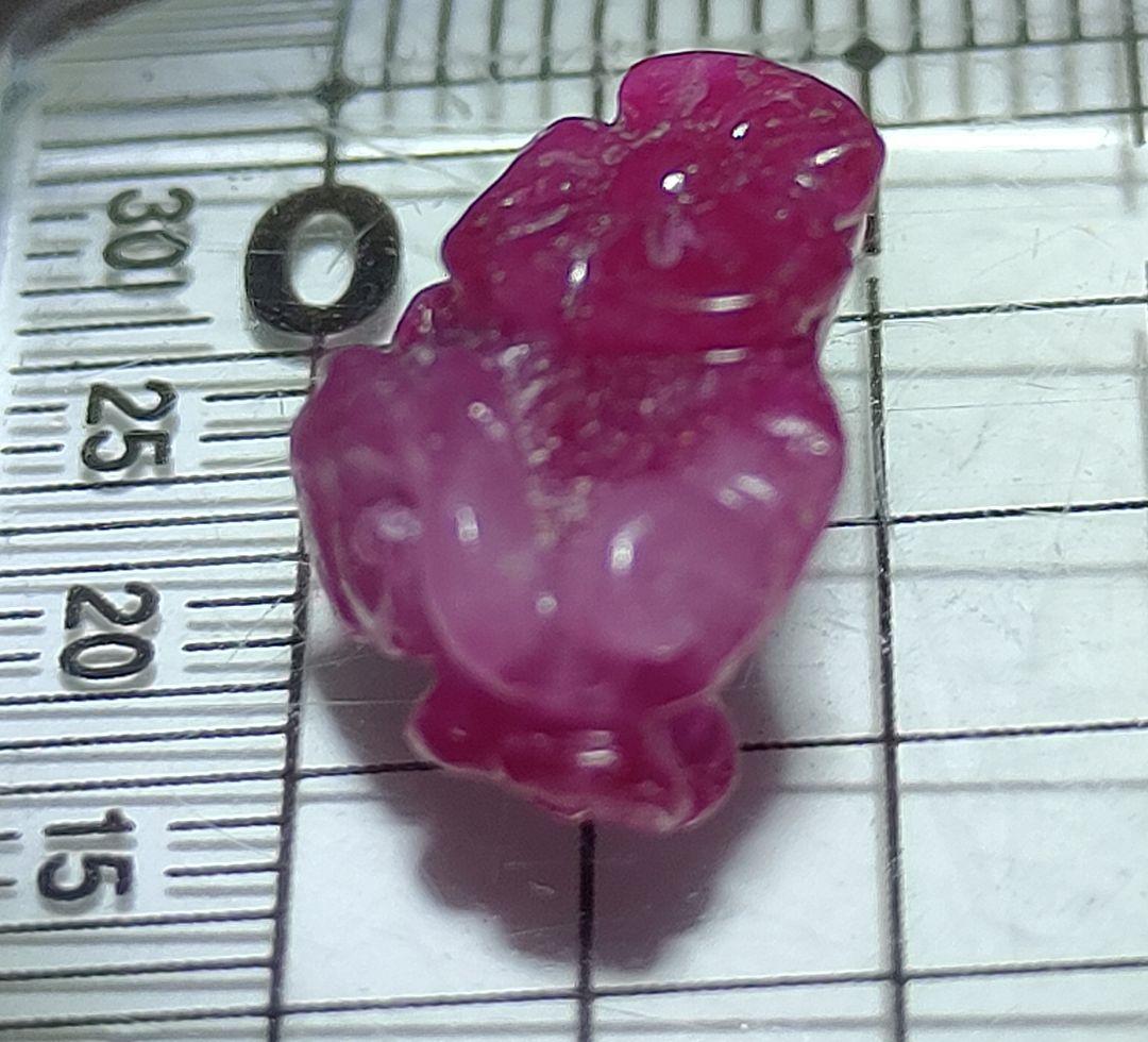 ミャンマー産ルビー お花と果実のカービング