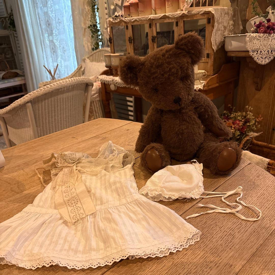 作家ベア♡首を傾げたブラウンベア　アンティークドレスとヘッドドレス付き❣️