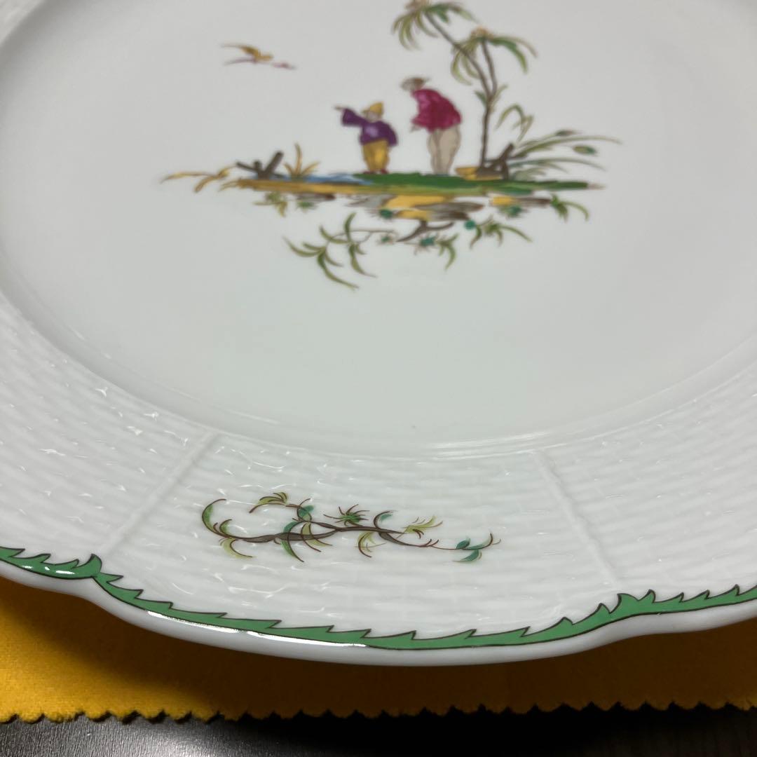 廃番品レイノー社のリモージュ陶磁器、色彩豊かな人物と鳥の絵柄の大皿 、32センチ