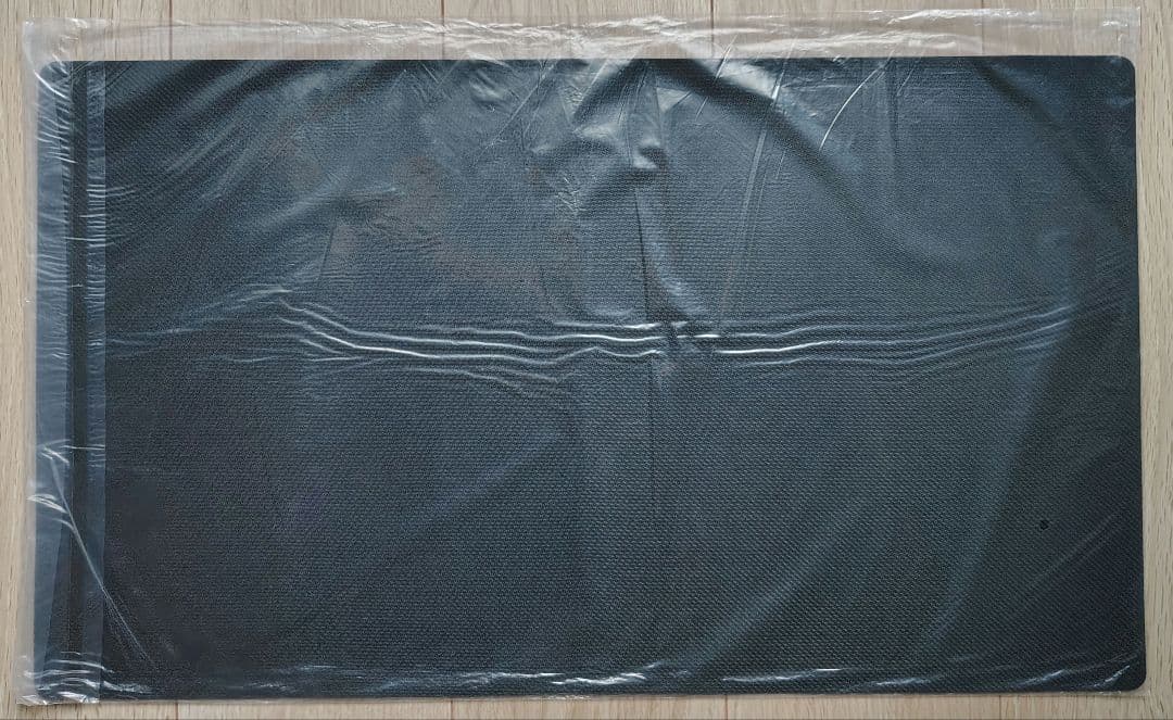 遊戯王 公式 プレイマット ヴァレルシュラウド・ドラゴン 未開封 EU版