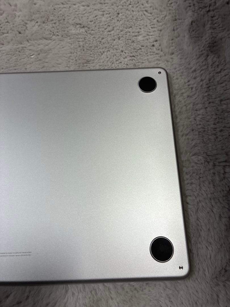 【極美品】MacBook Air M2 13.6 シルバー USキー充 放電2回