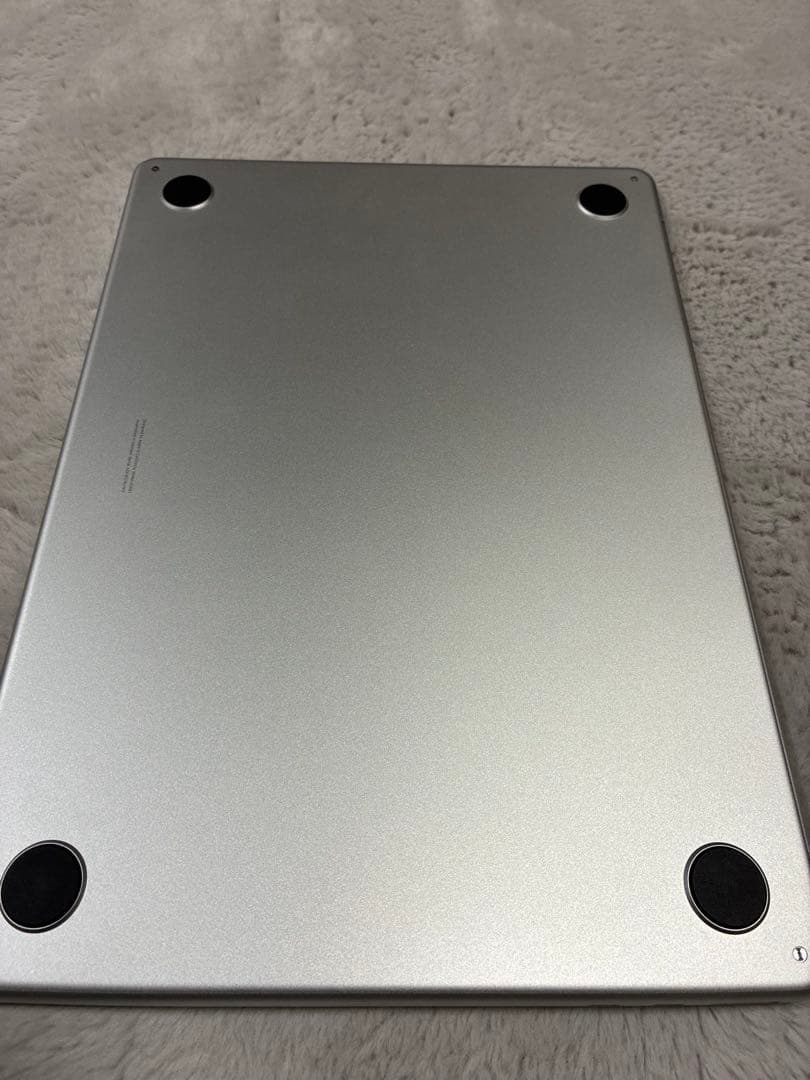 【極美品】MacBook Air M2 13.6 シルバー USキー充 放電2回