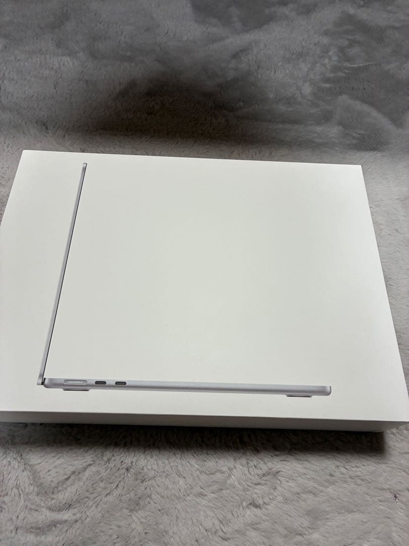 【極美品】MacBook Air M2 13.6 シルバー USキー充 放電2回