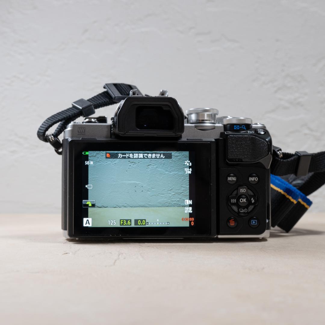 OLYMPUS OM-D E-M10Ⅲ ダブルレンズキット スマホ転送OK