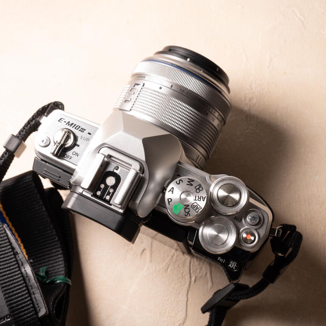 OLYMPUS OM-D E-M10Ⅲ ダブルレンズキット スマホ転送OK