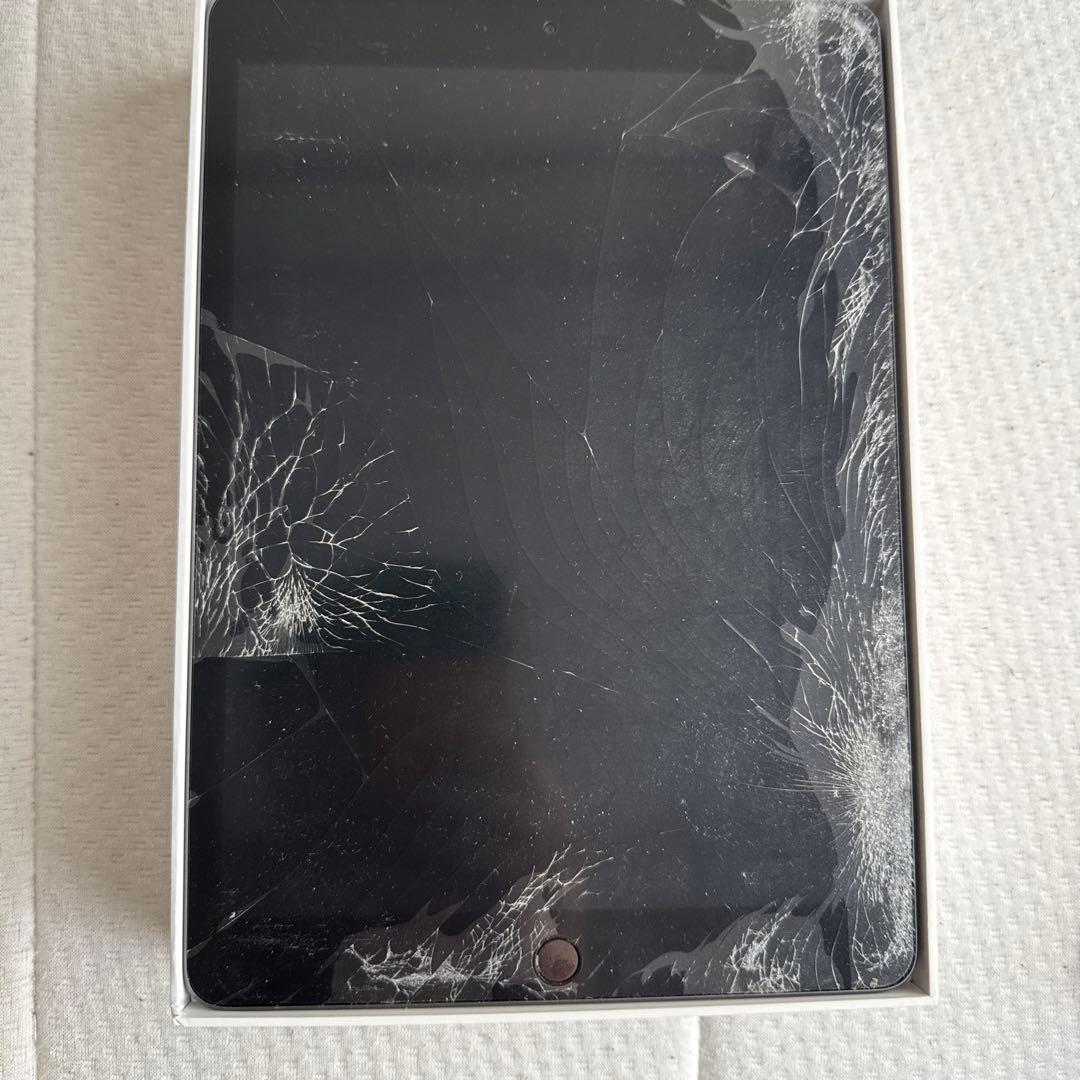 Apple iPad 7世代本体 画面ひび割れ