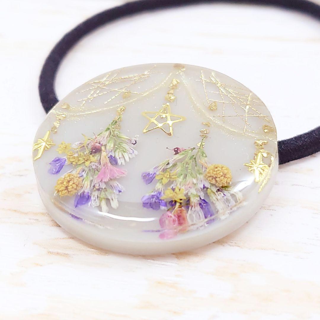 スワッグ✿ガーランドのヘアゴム ライトグレー ネックレス クリスマス レジン 花